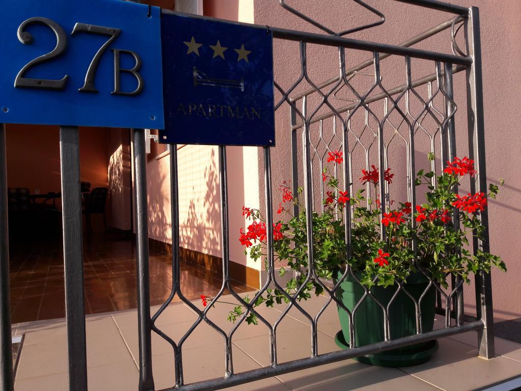 Rina Apartments Лабин Екстериор снимка