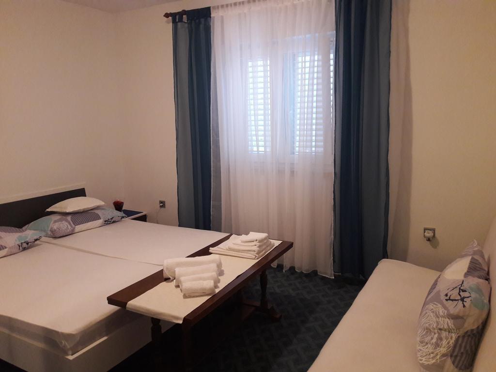Rina Apartments Лабин Екстериор снимка
