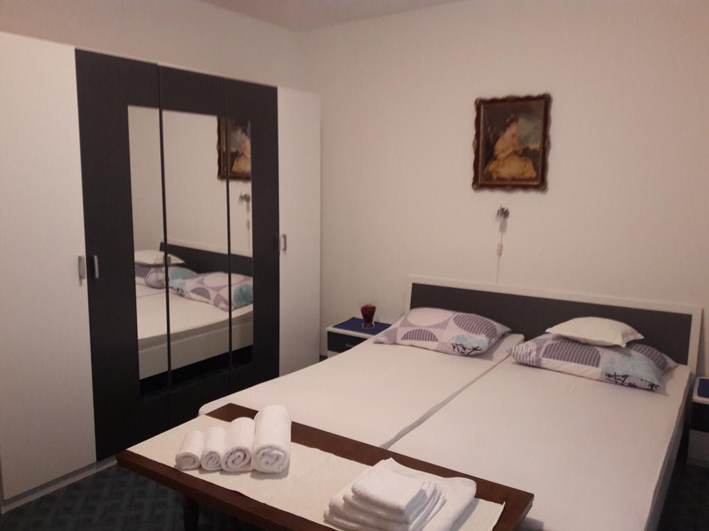 Rina Apartments Лабин Екстериор снимка