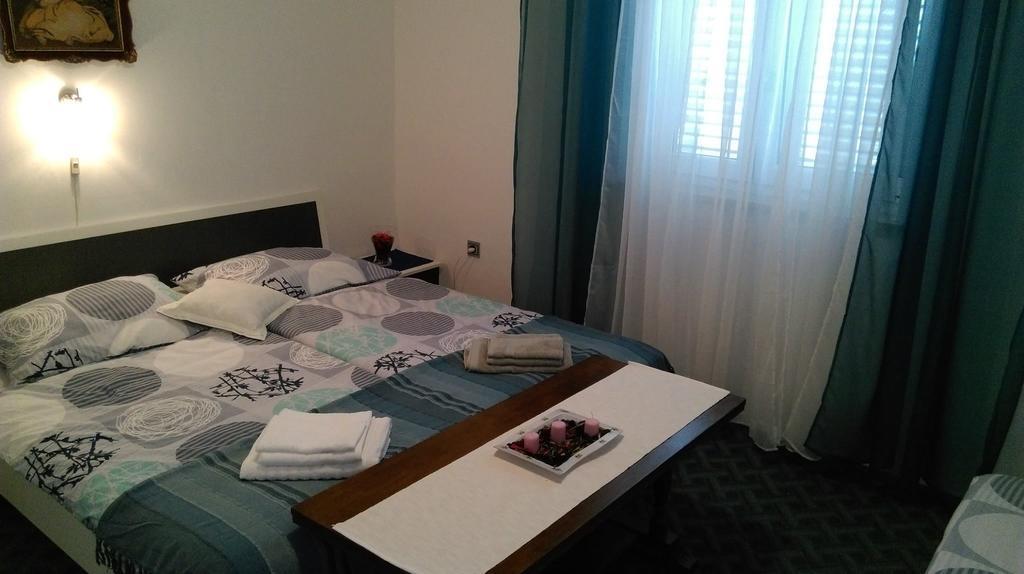 Rina Apartments Лабин Екстериор снимка